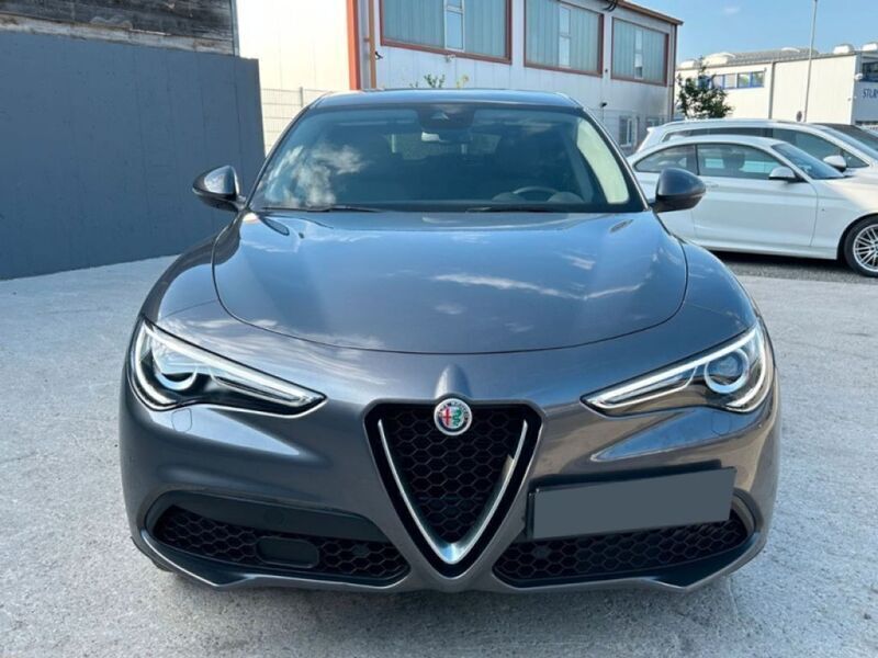 Usato 2021 Alfa Romeo Stelvio 2.0 Benzin 201 CV (39.950 €)