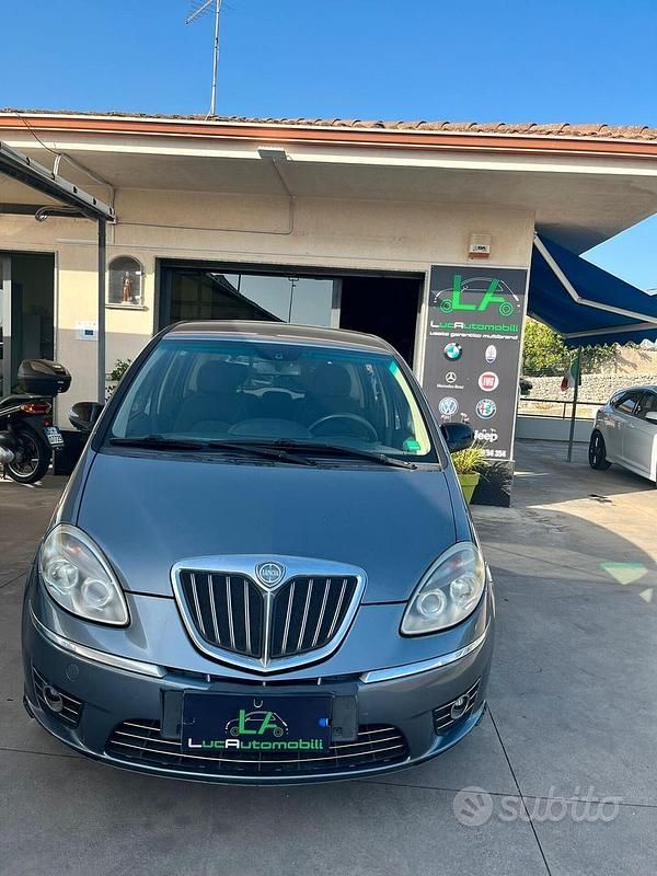 Grigio Usata 2011 Lancia Musa Monovolume | 5000 € (Buon prezzo) - Immagine 1/4