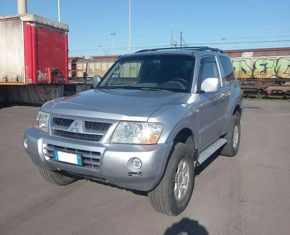 Usata Mitsubishi Pajero 116 CV (85 kW) 2005 Argento SUV