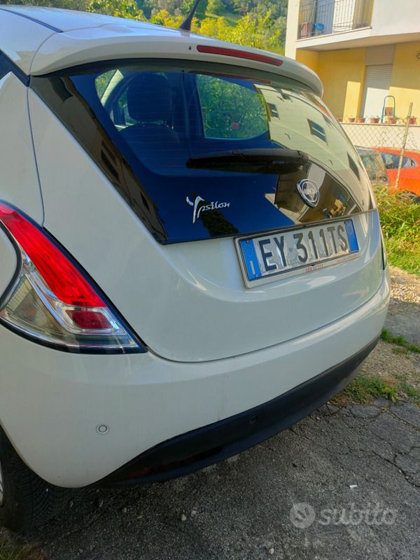 Usata Lancia Ypsilon 80 CV (58 kW) 2015 Bianco Utilitaria