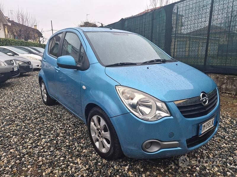 Usata Opel Agila 65 CV (47 kW) 2009 Blu Utilitaria