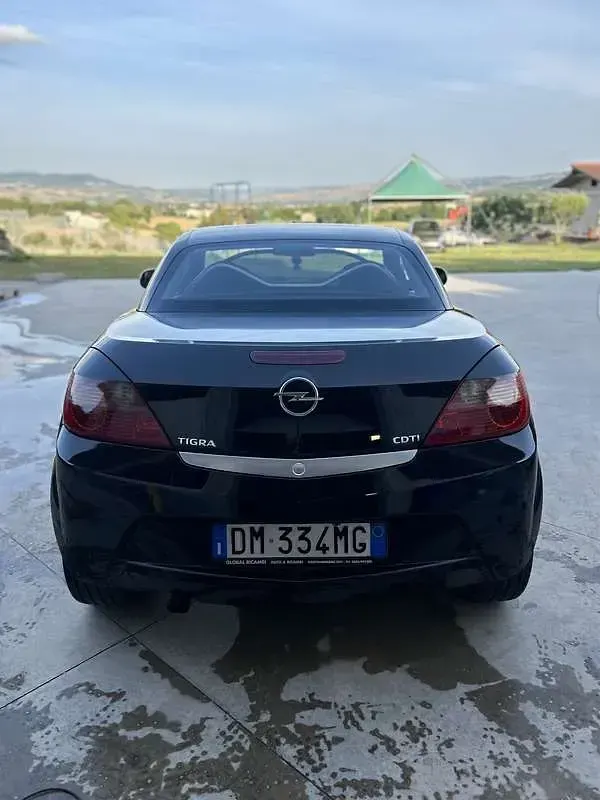 Usata Opel Tigra Sport 69 CV (50 kW) 2008 Nero Cabrio