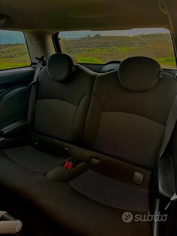Usata Mini Cooper 75 CV (55 kW) 2010 Nero Utilitaria