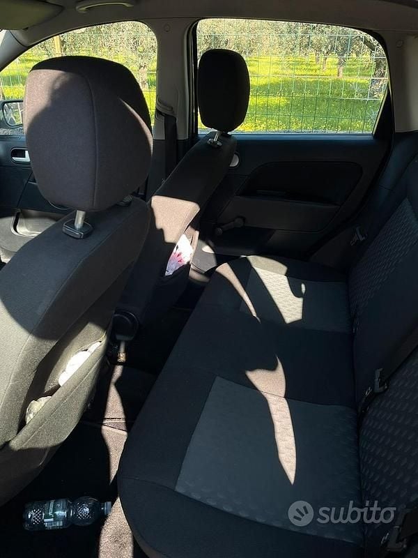 Usata Ford Fiesta 75 CV (55 kW) 2004 Nero Utilitaria