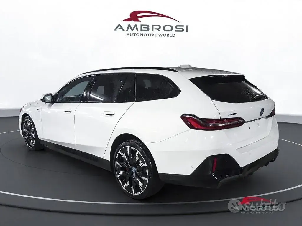 Nuova BMW 530 M Sport 299 CV (219 kW) 2026 Bianco Station wagon
