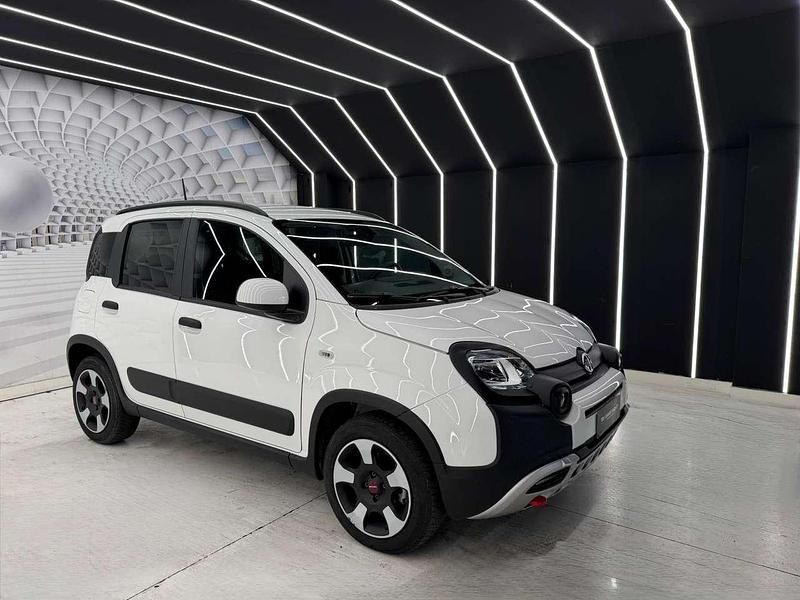 Usata Fiat Panda Cross Cross 69 CV (50 kW) 2023 Bianco e nero Utilitaria