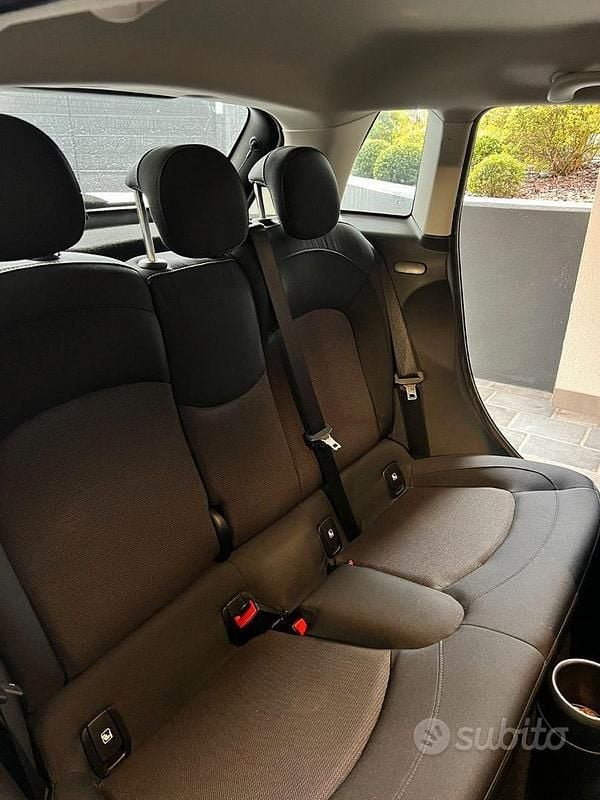 Usata Mini ONE Essential 75 CV (55 kW) 2022 Nero Utilitaria