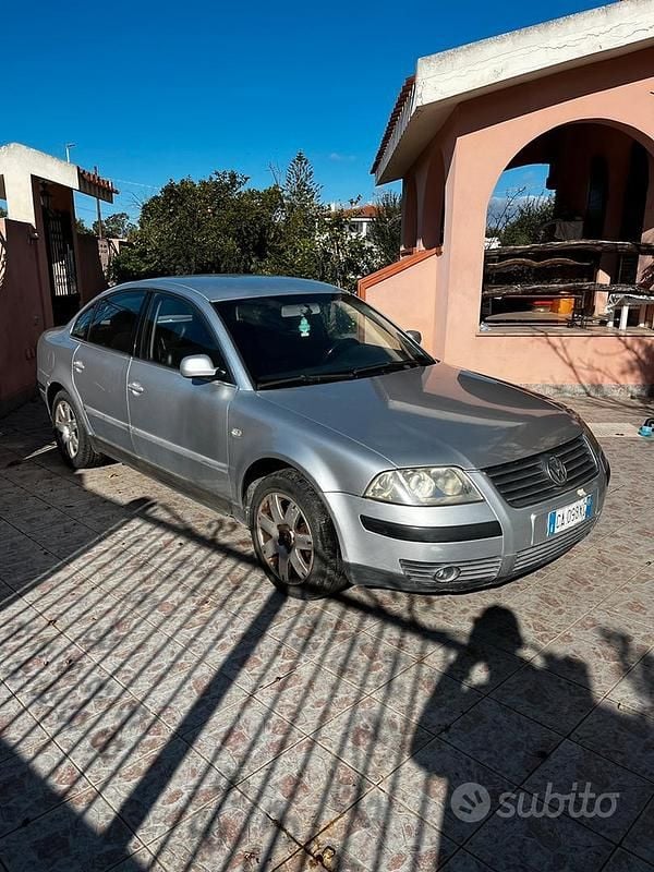 Grigio Usata 2002 VW Passat Tre volumi | 1300 € (Ottimo prezzo) - Immagine 1/4
