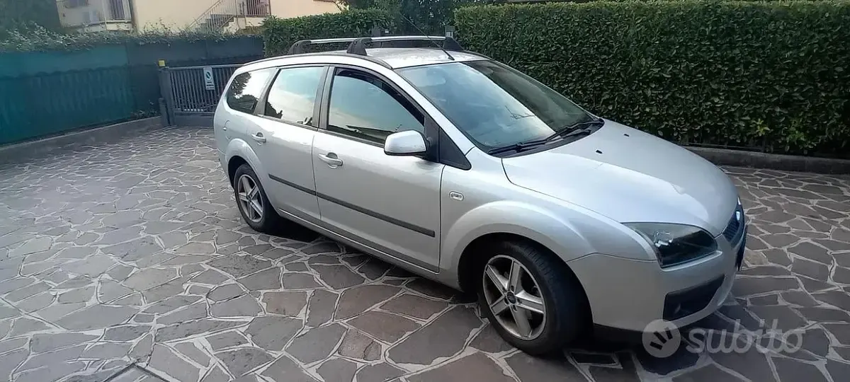 Usata Ford Focus 90 CV (66 kW) 2005 Grigio Station wagon