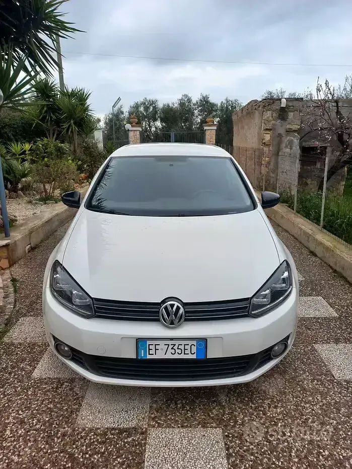Usata VW Golf VI 105 CV (77 kW) 2011 Bianco Utilitaria