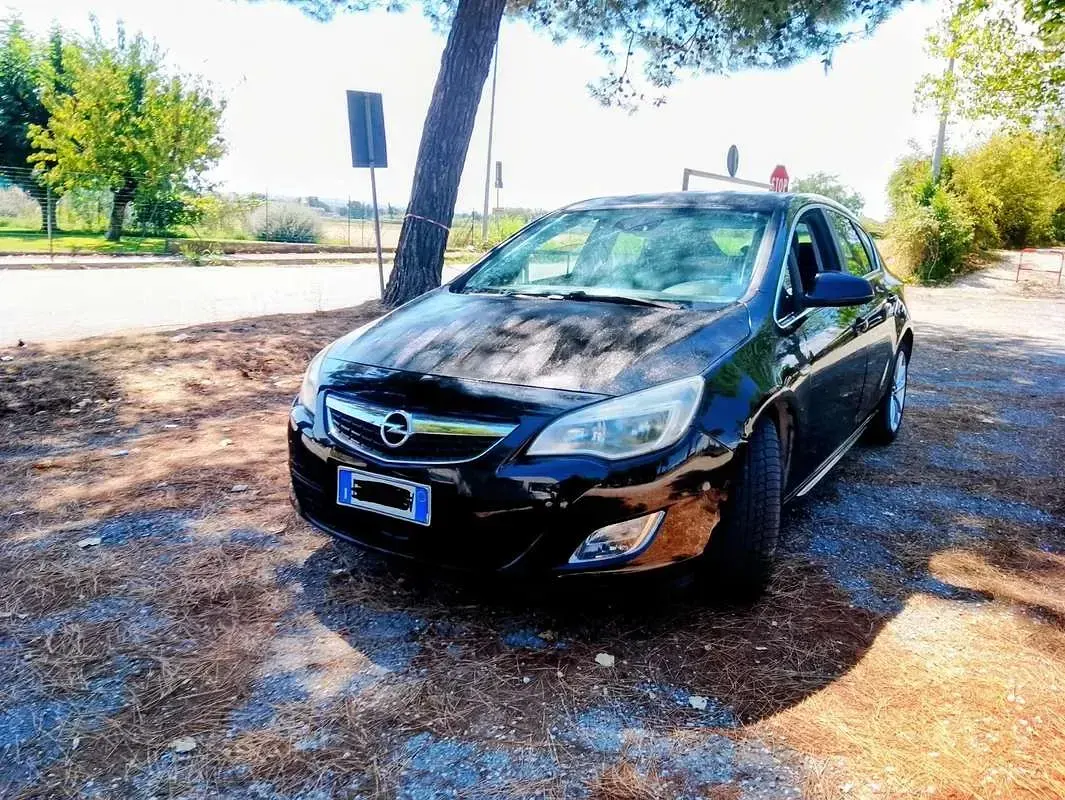 Usata Opel Astra Cosmo 140 CV (102 kW) 2012 Berlina