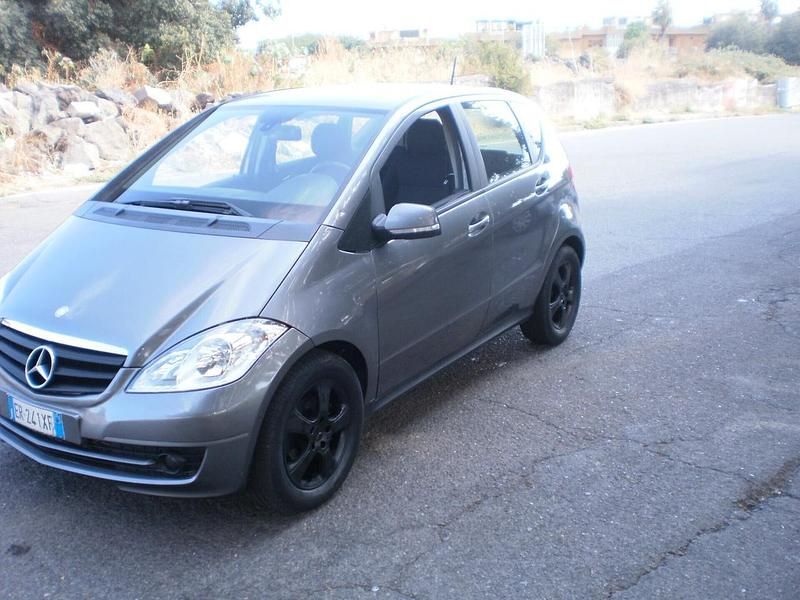 Usata Mercedes A180 Elegance 109 CV (80 kW) 2012 Grigio Berlina