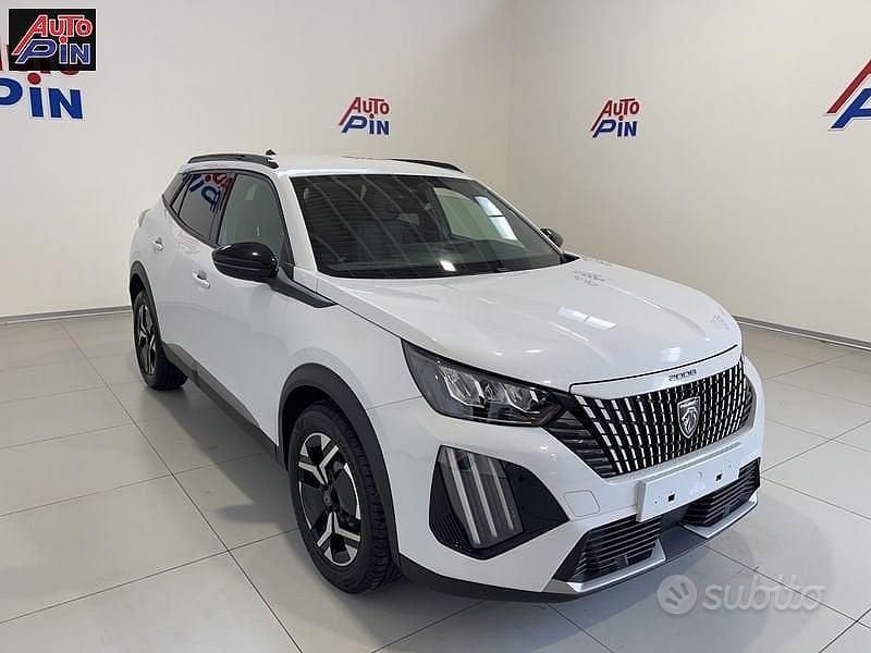 Usata Peugeot 2008 Allure 102 CV (75 kW) 2024 Bianco SUV