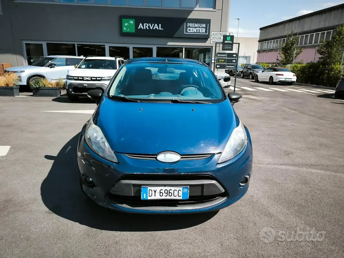 Usata Ford Fiesta 92 CV (67 kW) 2009 Bluazzurro Berlina