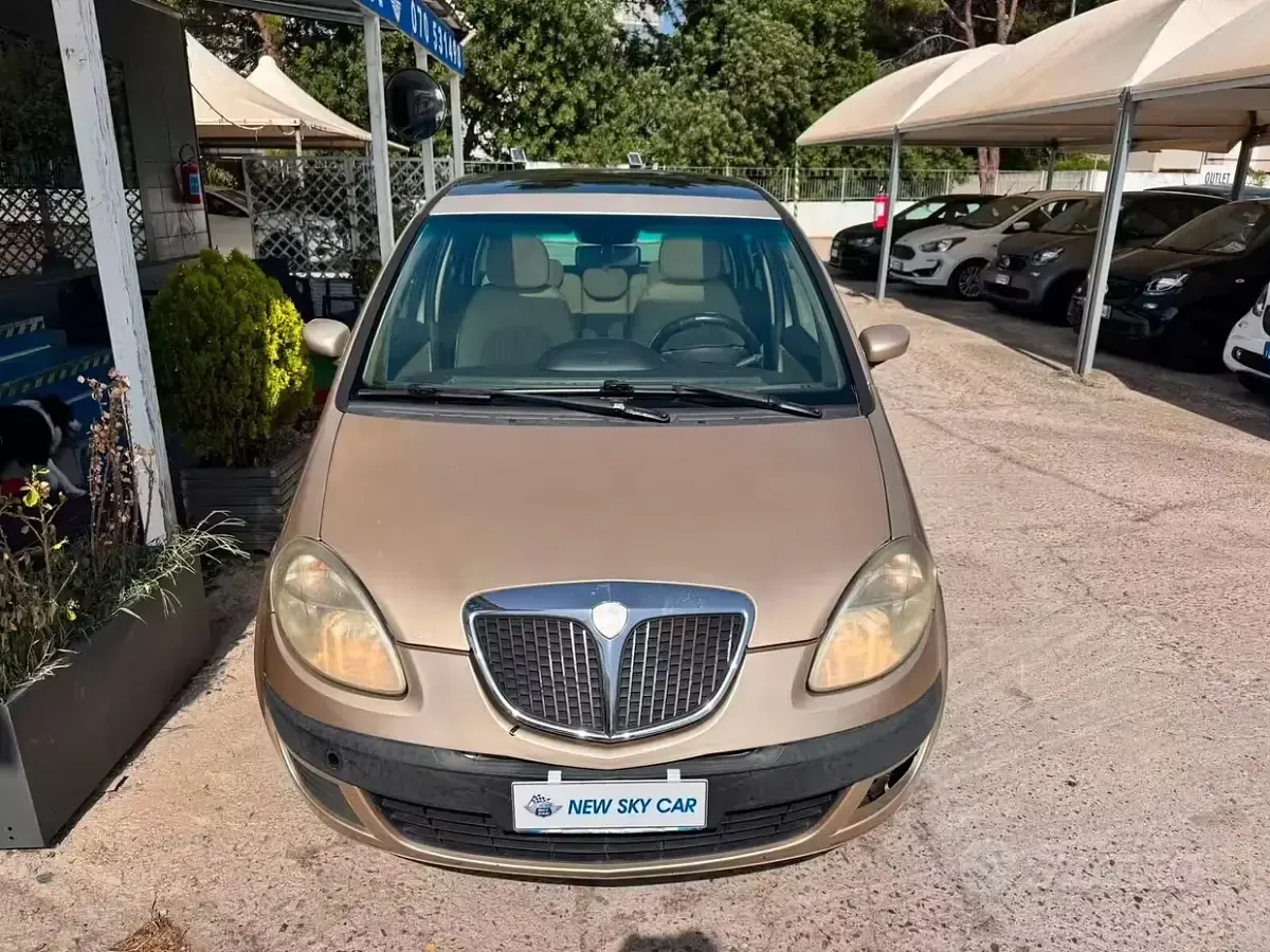 Usata Lancia Musa 90 CV (66 kW) 2007 Giallo Monovolume
