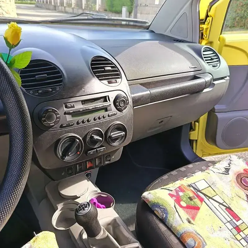 Usata VW New Beetle 116 CV (85 kW) 1999 Giallo Utilitaria