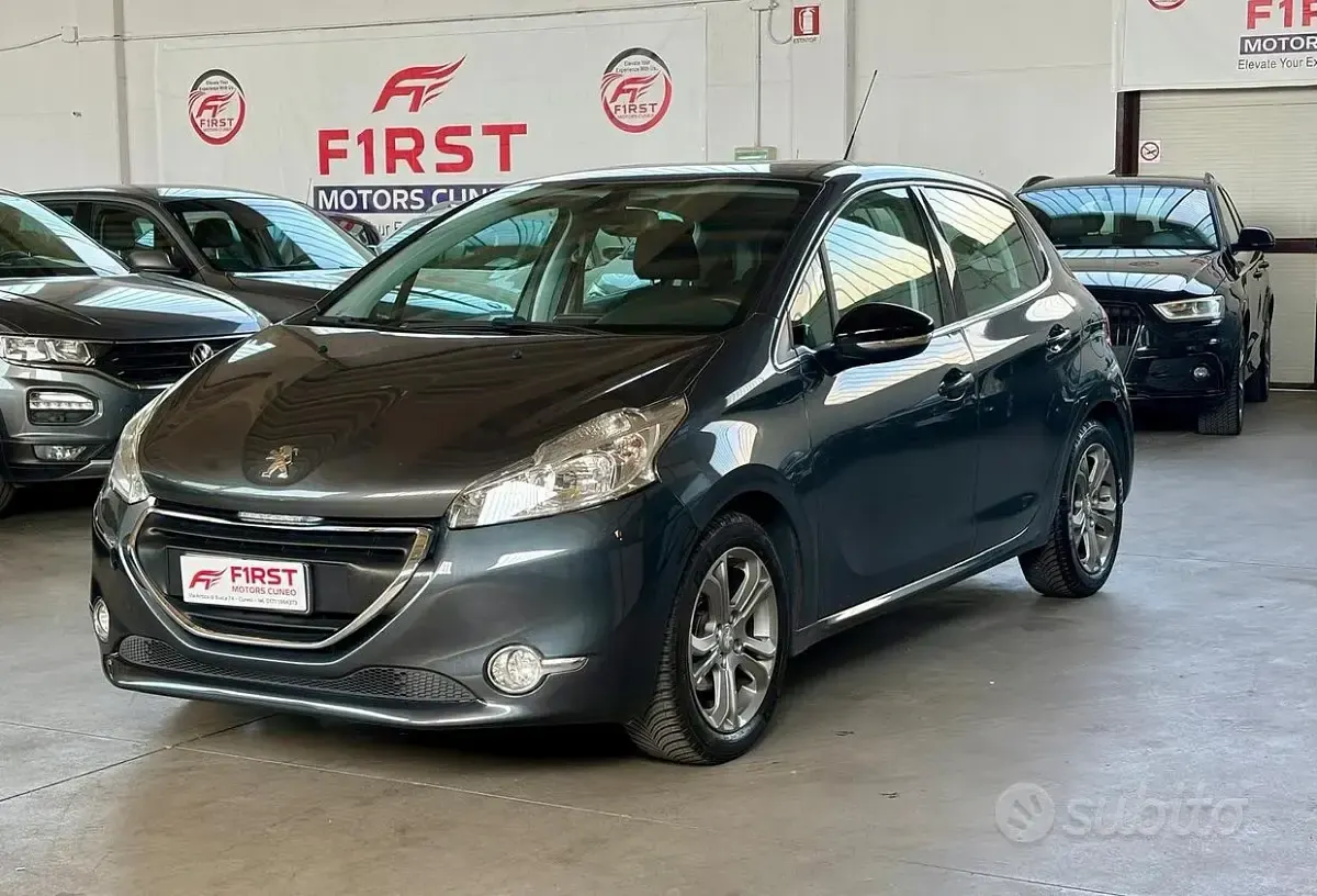 Usata Peugeot 208 Allure 82 CV (60 kW) 2014 Grigio Utilitaria