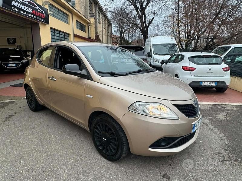 Usata Lancia Ypsilon Platinum 69 CV (50 kW) 2018 Marrone Utilitaria