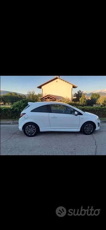 Usata Opel Corsa 75 CV (55 kW) 2013 Bianco Berlina