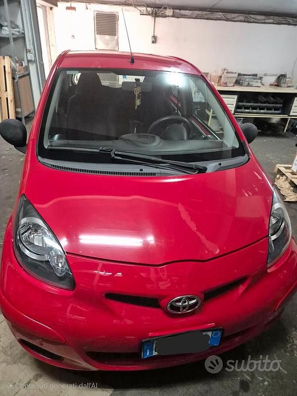 Usata Toyota Aygo 68 CV (50 kW) 2010 Rosso Utilitaria