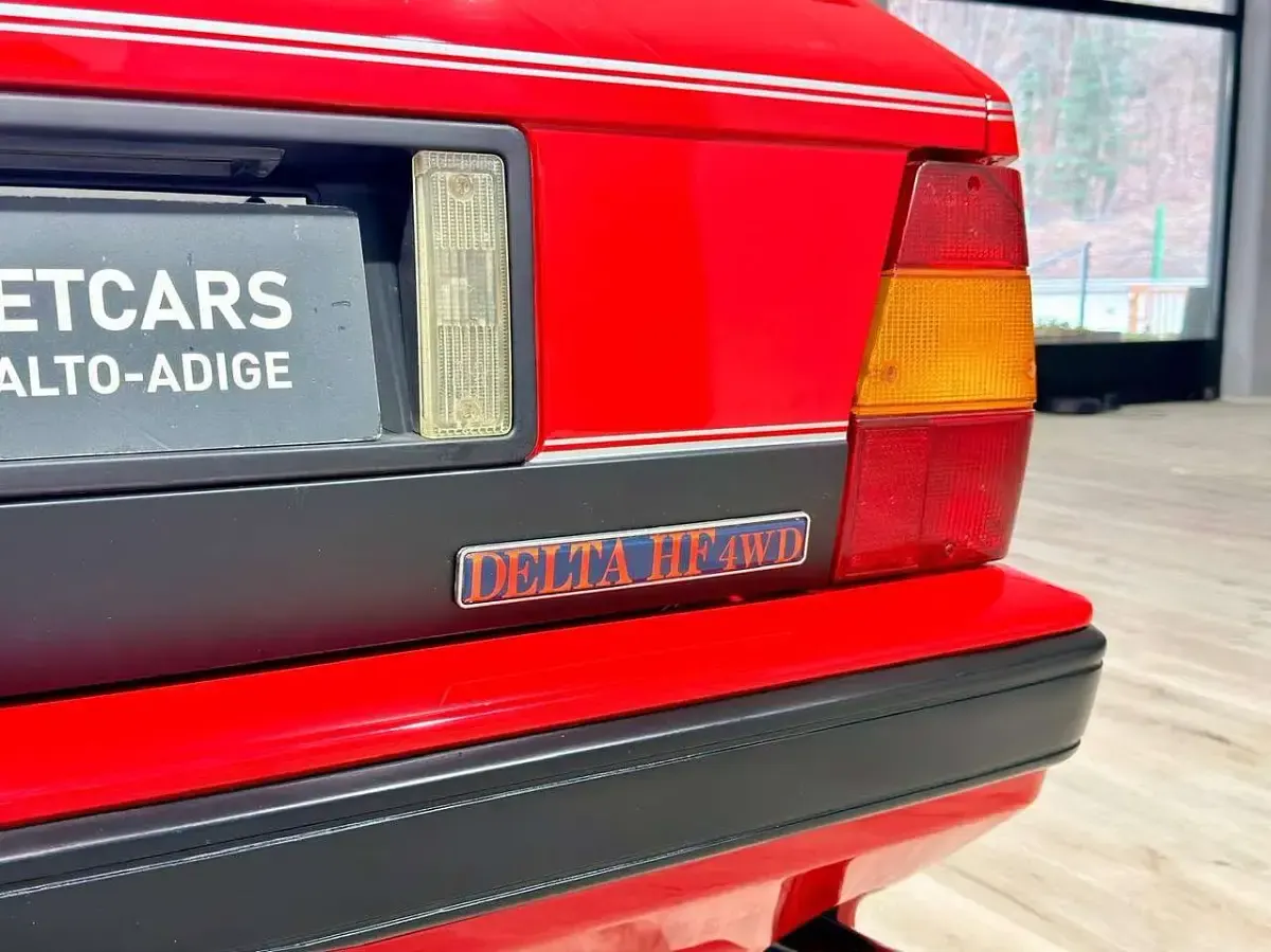 Usata Lancia Delta 166 CV (122 kW) 1987 Rosso Utilitaria