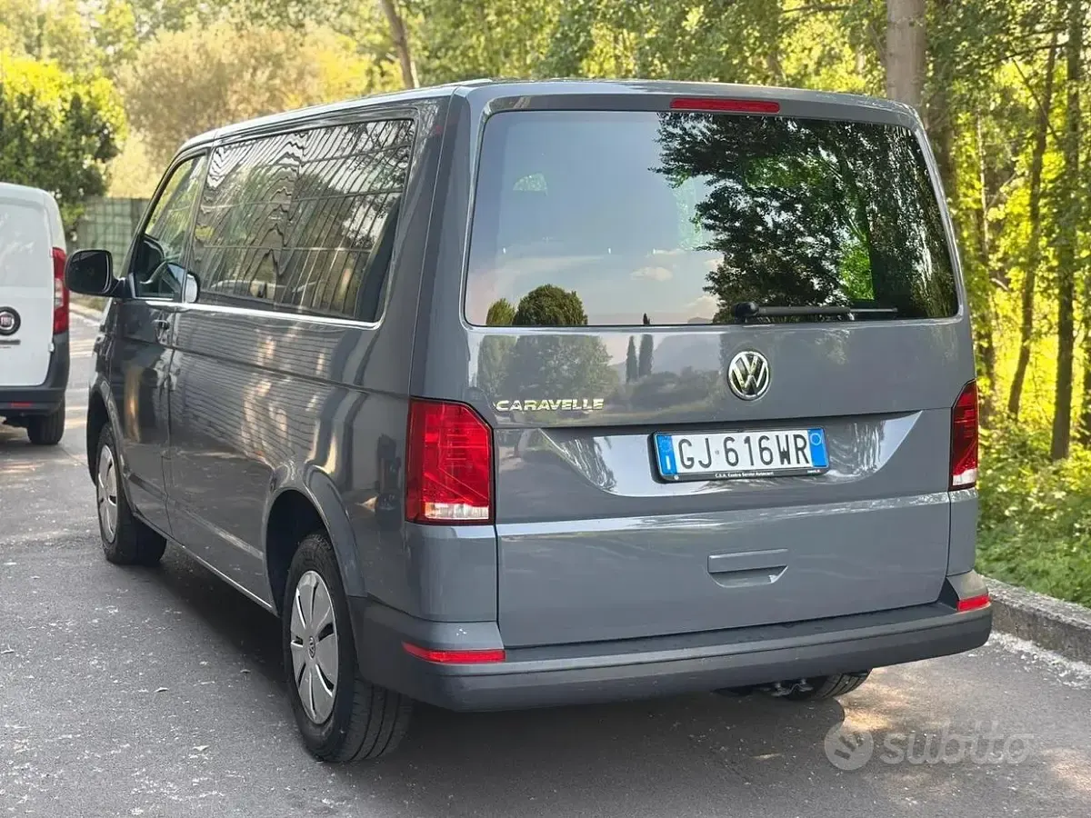 Gebraucht VW Caravelle Trendline 110 PS (80 kW) 2022 Grau Van