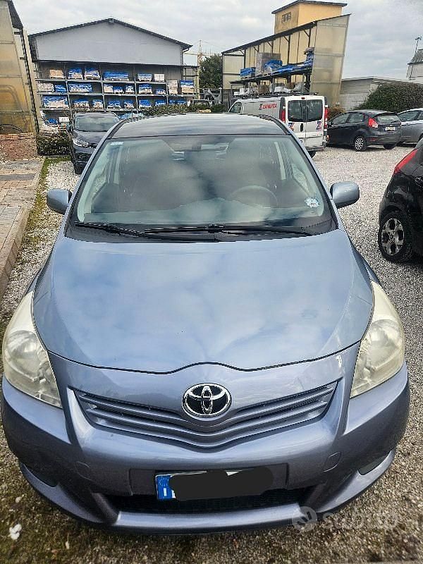 Usata Toyota Verso Style 126 CV (92 kW) 2012 Grigio Monovolume