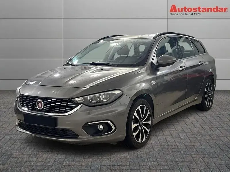 Begagnad Fiat Tipo Lounge 120 HK (88 kW) 2019 Kombi