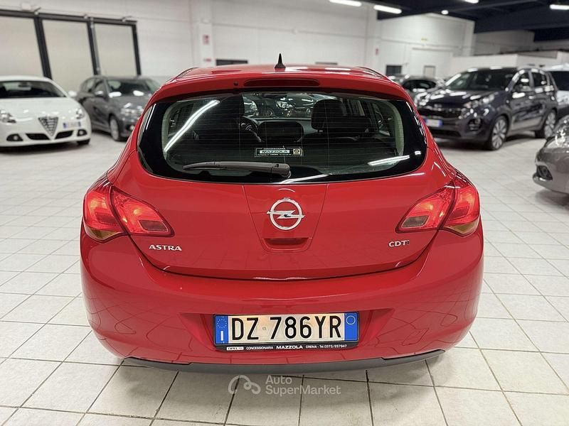 Usata Opel Astra Cosmo 110 CV (80 kW) 2010 Rosso Berlina