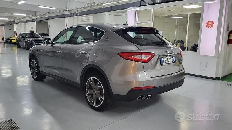 Usata Maserati Levante 275 CV (202 kW) 2017 Grigio SUV