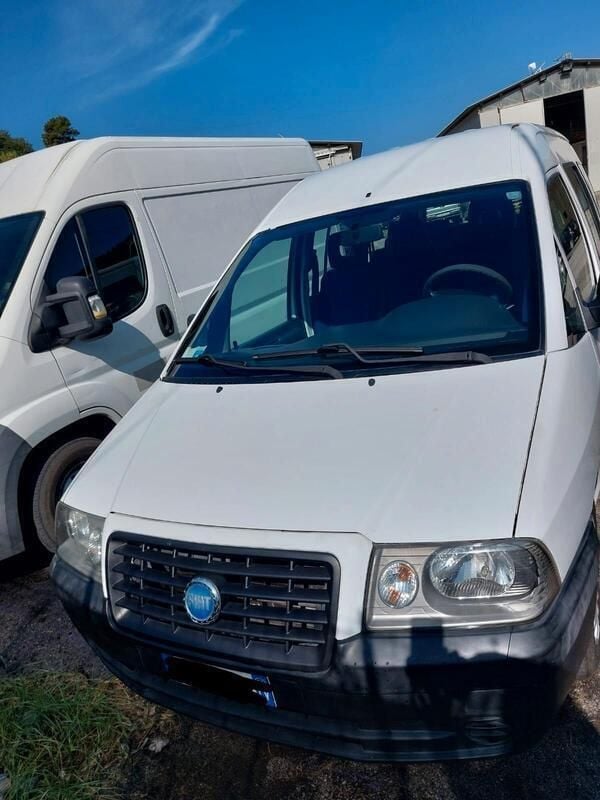 Blu Usata 2006 Fiat Scudo Furgone | 4900 € (Buon prezzo) - Immagine 1/4