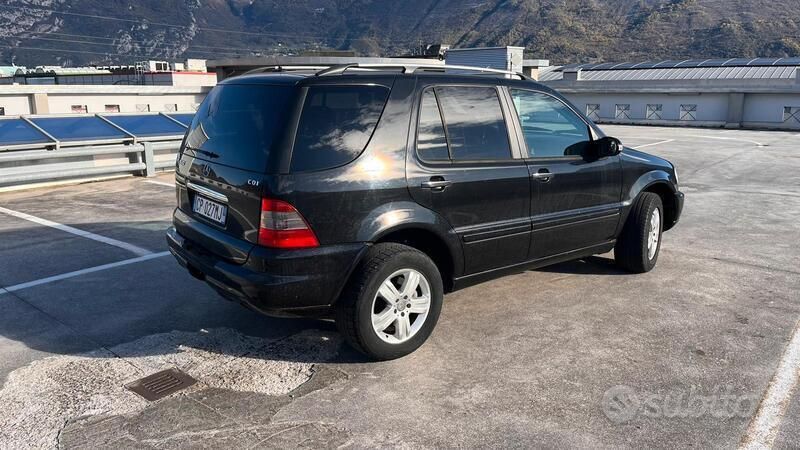 Usata Mercedes ML400 250 CV (183 kW) 2004 Nero SUV