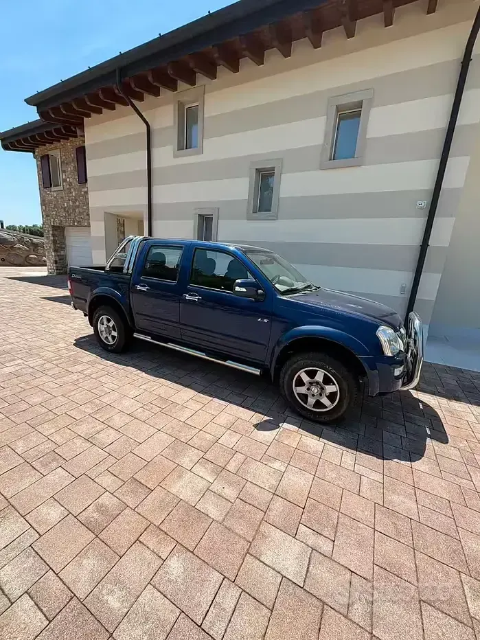Usata Isuzu D-Max 131 CV (96 kW) 2006 Bluazzurro Cabrio