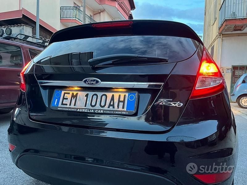 Usata Ford Fiesta Titanium 82 CV (60 kW) 2012 Nero Utilitaria