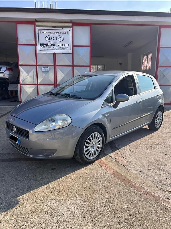 Usata Fiat Grande Punto Dynamic 90 CV (66 kW) 2009 Grigio Utilitaria