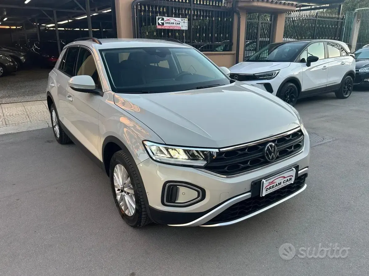 Usata VW T-Roc Style 116 CV (85 kW) 2023 Beige SUV