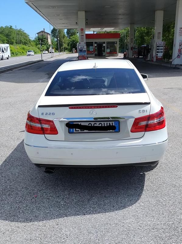 Usata Mercedes E220 Executive 170 CV (125 kW) 2012 Bianco Coupé