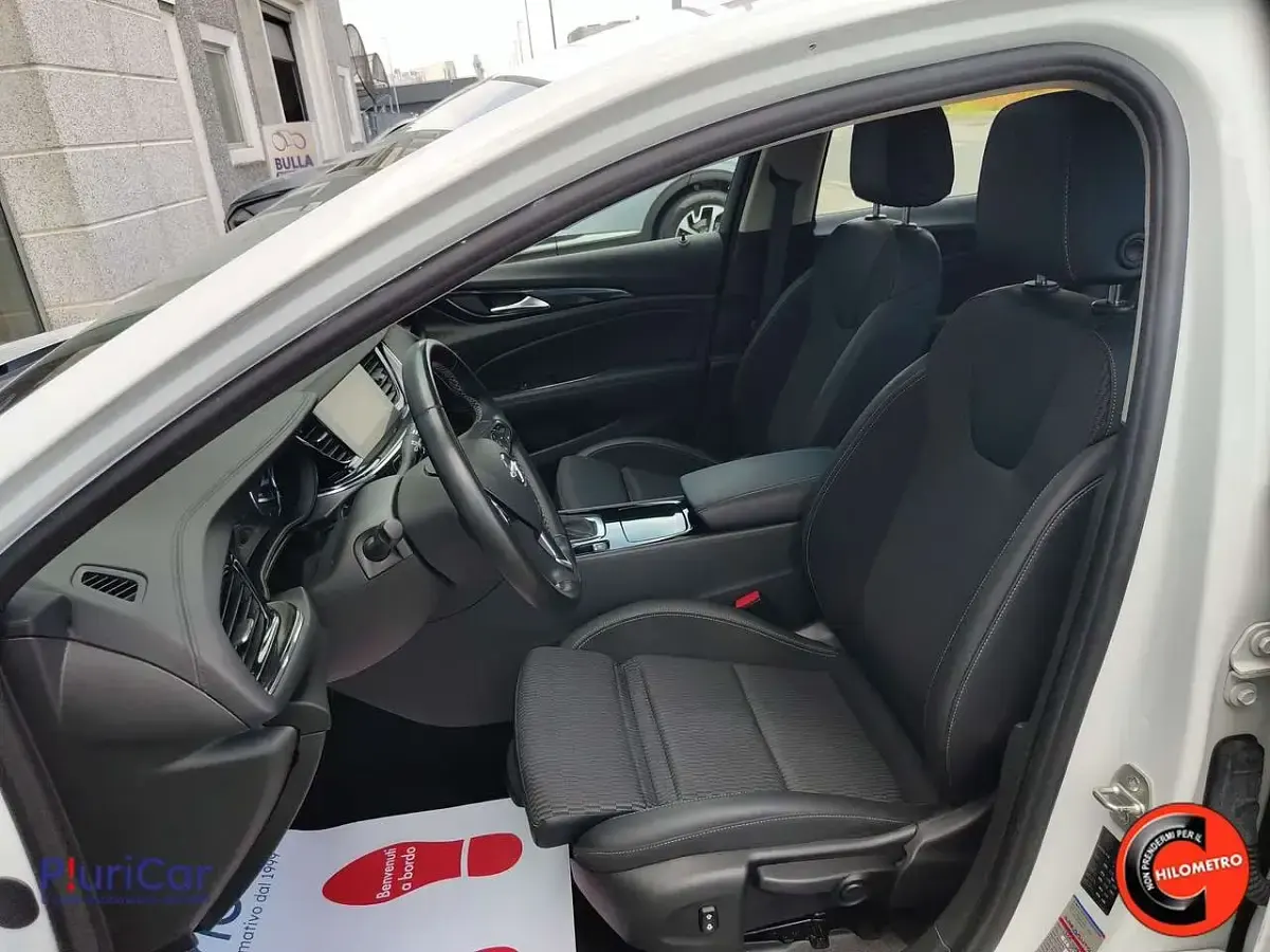 Usata Opel Insignia Elegance 174 CV (127 kW) 2021 Bianco Berlina