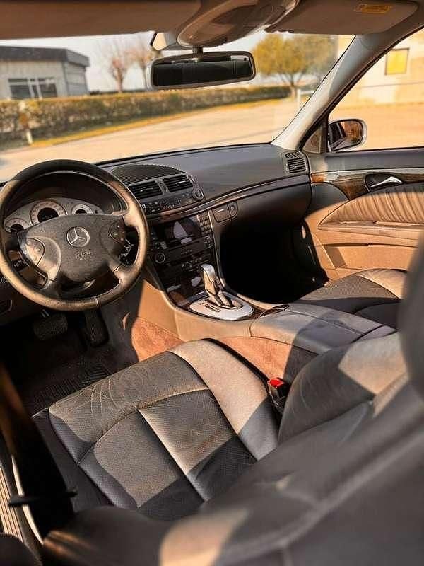 Usata Mercedes E270 Avantgarde 177 CV (130 kW) 2004 Argento Berlina