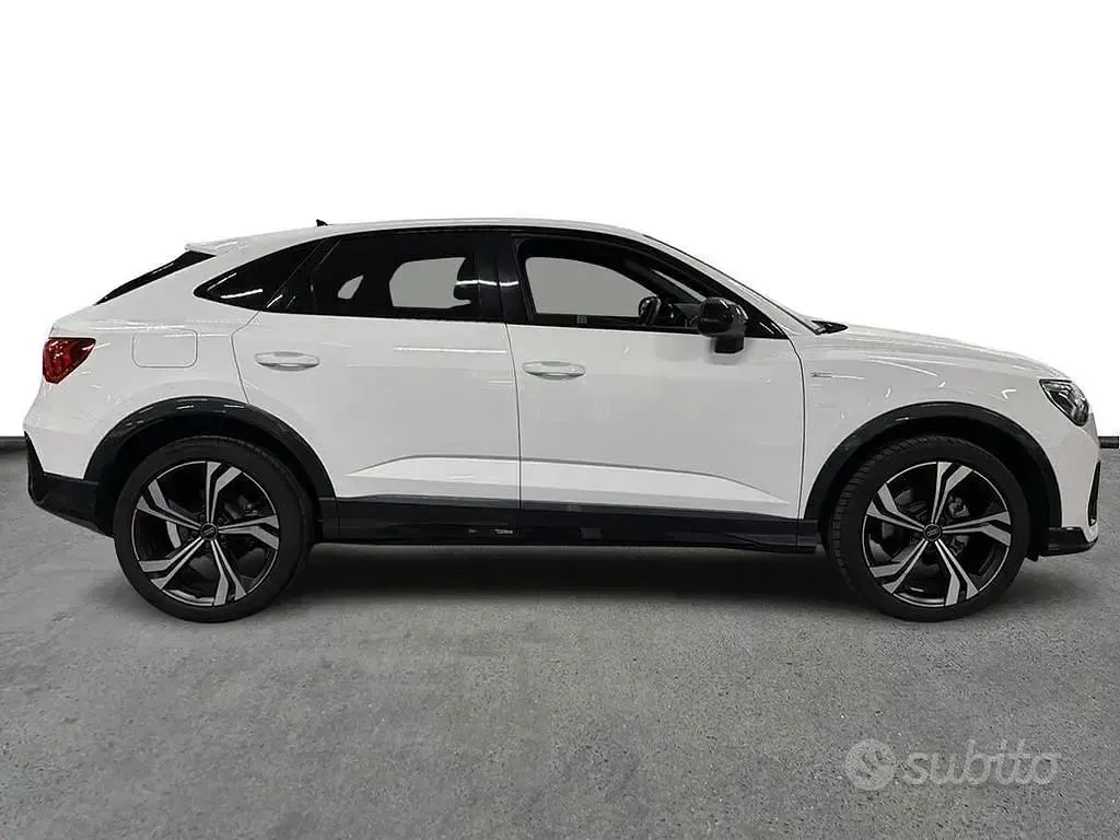 Usata Audi Q3 Sportback Comfort 150 CV (110 kW) 2025 Bianco SUV