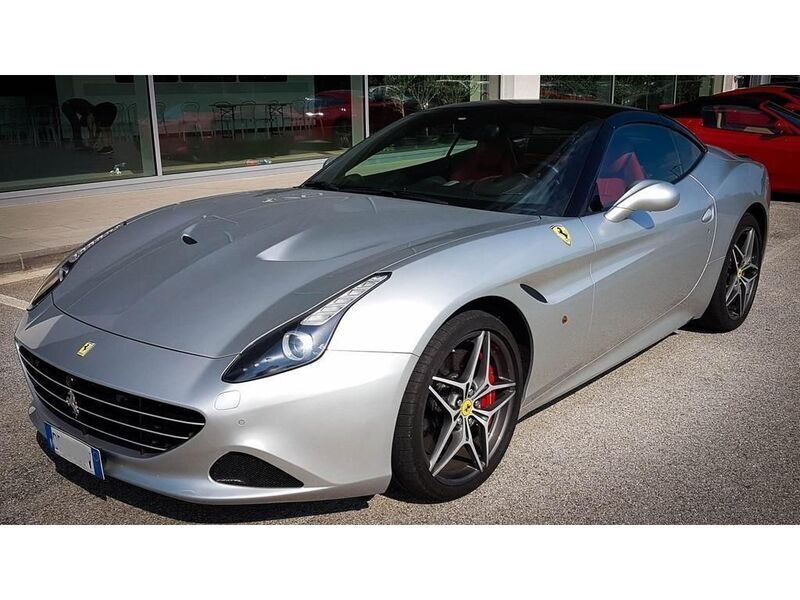 Argento Usata 2014 Ferrari California | 1550 € - Immagine 1/4