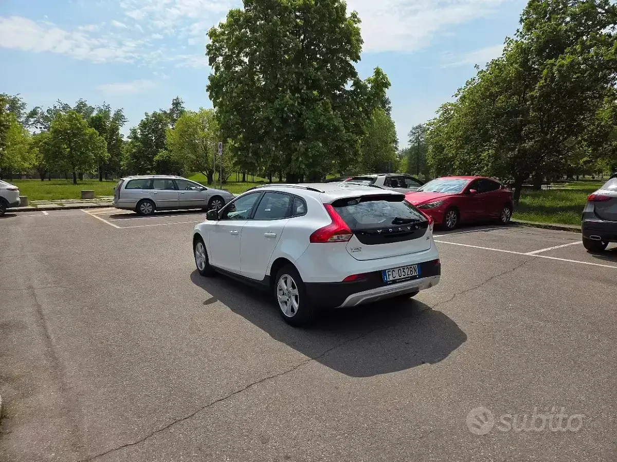 Usata Volvo V40 120 CV (88 kW) 2016 Berlina