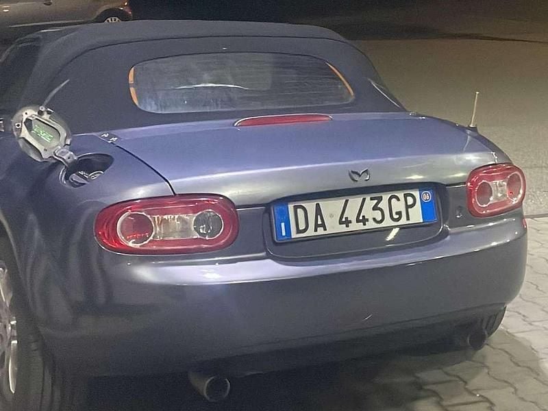 Grigio Usata 2006 Mazda MX5 Essence Cabrio | 7000 € (Ottimo prezzo) - Immagine 1/4