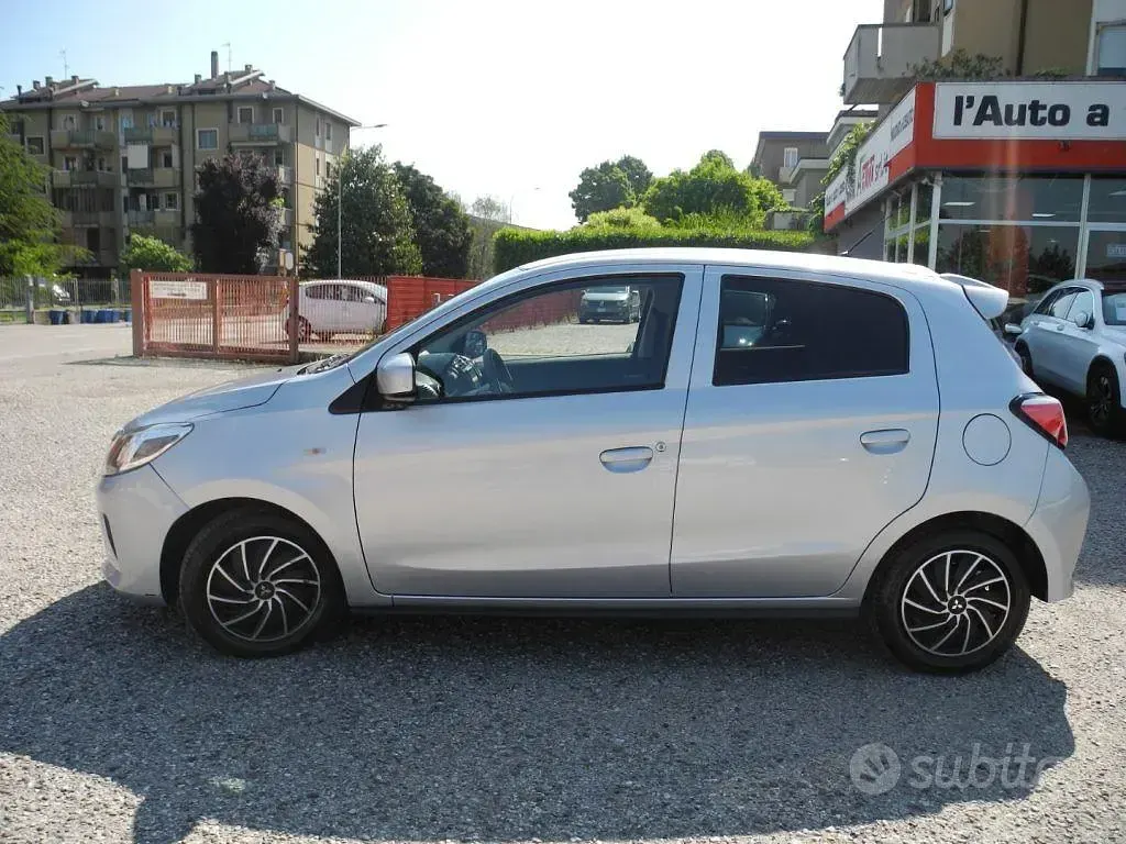 Usata Mitsubishi Space Star Intense 71 CV (52 kW) 2022 Grigio Utilitaria