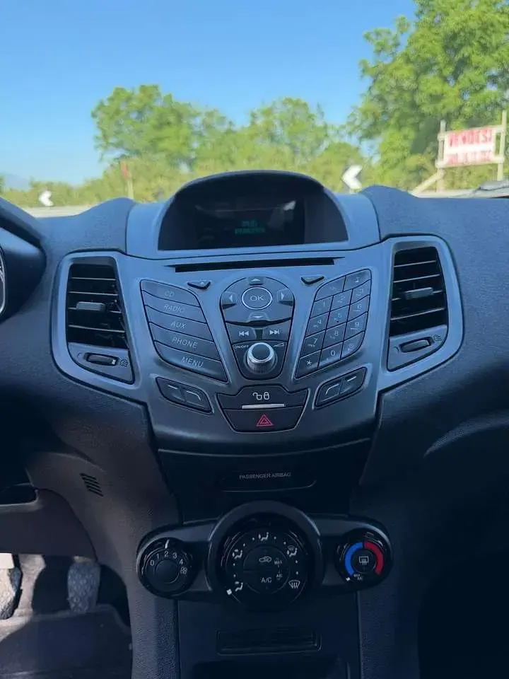 Usata Ford Fiesta 75 CV (55 kW) 2015 Nero Utilitaria