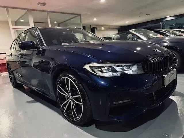 Usata BMW 330e M Sport 285 CV (209 kW) 2021 Blu Station wagon