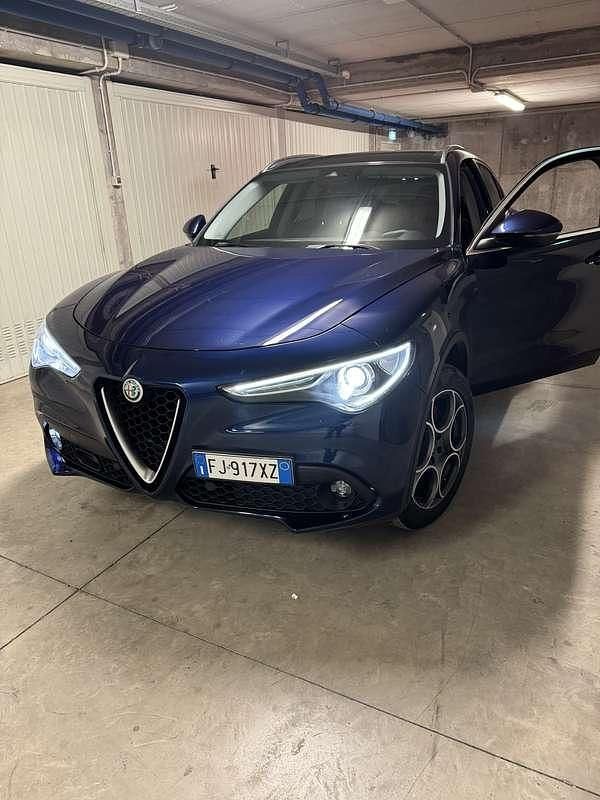 Usata Alfa Romeo Stelvio Executive 209 CV (153 kW) 2017 Blu/azzurro SUV