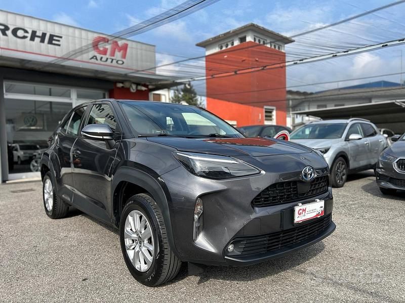 Usata Toyota Yaris Cross Business Edition 116 CV (85 kW) 2022 Grigio SUV