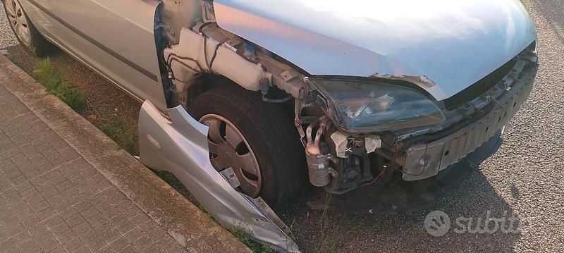 Usata Ford Focus 100 CV (73 kW) 2007 Grigio Berlina