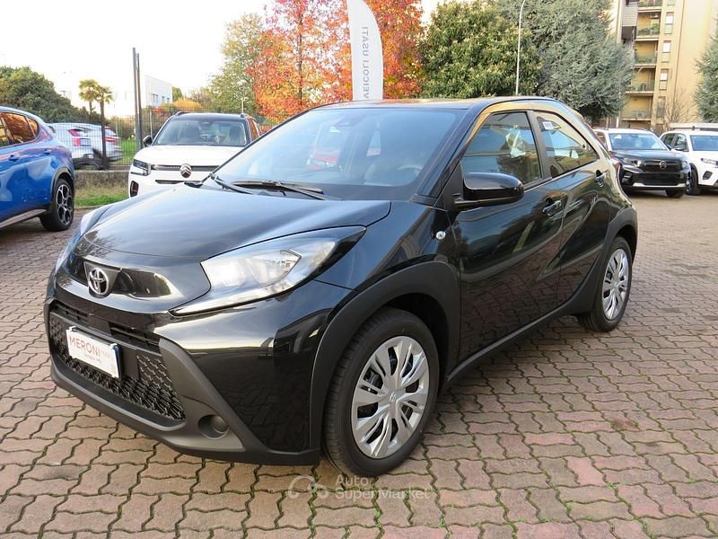 Nuova Toyota Aygo Active 72 CV (52 kW) 2025 Nero Utilitaria